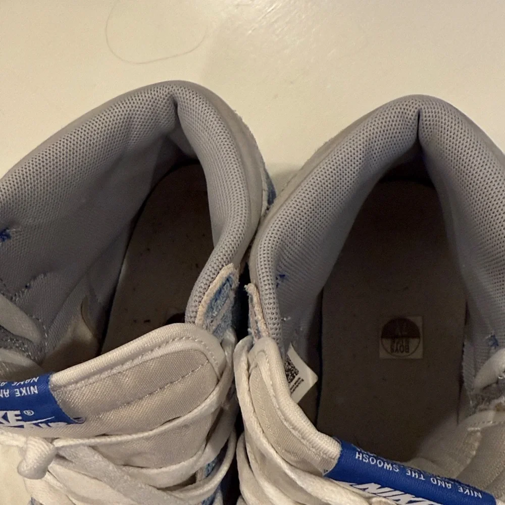 Air Jordan 1 Retro Hyper Royal